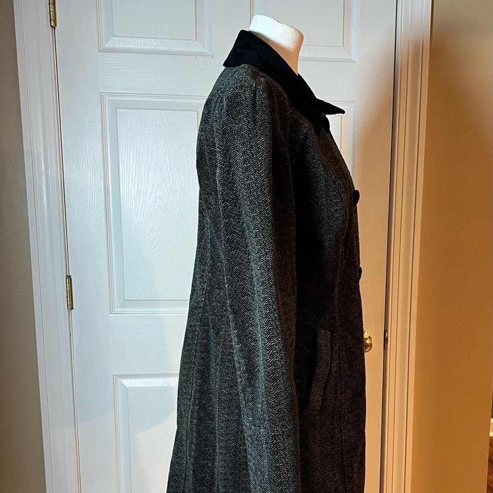 VGT D. Terrell Black Grey Chevron Print Mid Length Button Coat Size 12 Cotton - Picture 4 of 7
